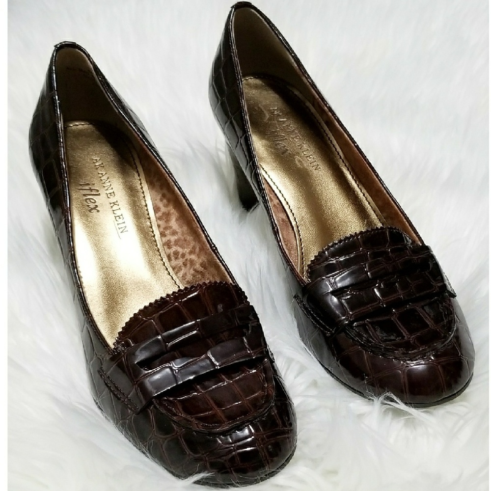 NWOT Anne Klein crocodile embossed loafer pumps